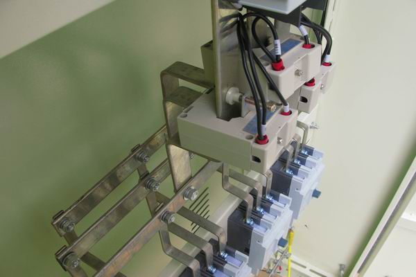 长洲配电柜-应急照明配电柜使用对工作人员的具